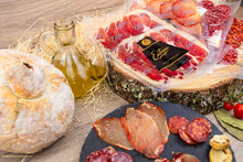 Cargar imagen en el visor de la galería, LOTE REGALO EMBUTIDOS SELECCIÓN