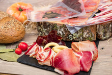 Cargar imagen en el visor de la galería, LOTE REGALO JAMÓN HEMBRA, EMBUTIDOS Y PANCETA