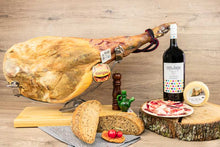 Cargar imagen en el visor de la galería, LOTE REGALO VINO, QUESO Y JAMÓN DUROC