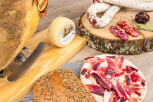 Cargar imagen en el visor de la galería, LOTE REGALO JAMÓN DUROC, QUESO Y EMBUTIDOS