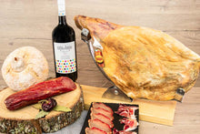 Cargar imagen en el visor de la galería, LOTE REGALO JAMÓN SERRANO, LOMO Y VINO