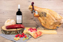 Cargar imagen en el visor de la galería, LOTE REGALO VINO, LOMO Y JAMÓN HEMBRA