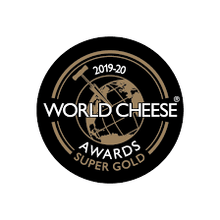 Cargar imagen en el visor de la galería, Queso de oveja manchego curado al romero "Vegasotuelamos" Cuña de 200gr