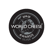 Cargar imagen en el visor de la galería, Queso de oveja manchego curado con trufa "Vega Sotuélamos" Cuña de 200gr